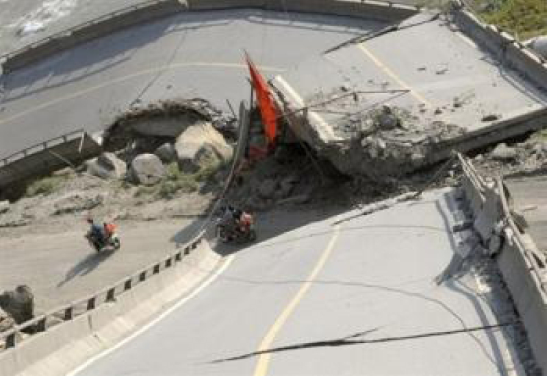 bridgecollapsesichuan.jpg
