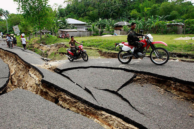 2-7-12-Filipino-quake_full_600.jpg