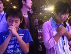 Japan Children Praying