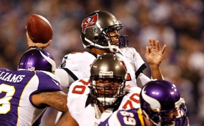 Tampa Bay Buccaneers Quarterback Josh Freeman Against Vikings October 25 2013