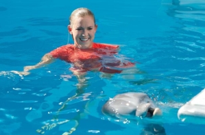  Bethany Hamilton and Winter the dolphin