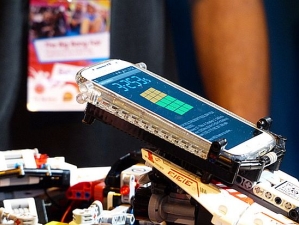 Robot Powered by a Samsung Galaxy Smartphone Breaks Rubik's Cube Record.jpg