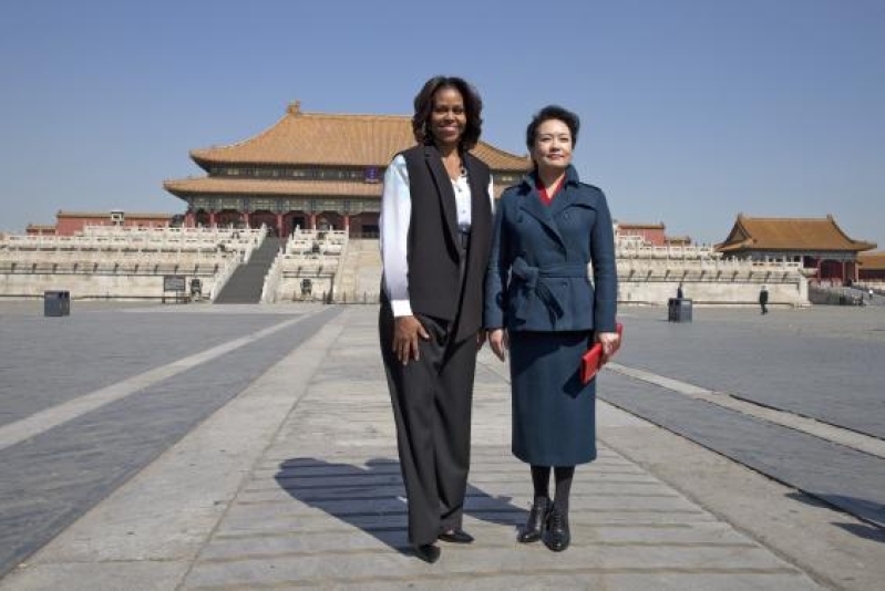 Michelle Obama and Peng Liyuan tour the Forbidden City Friday