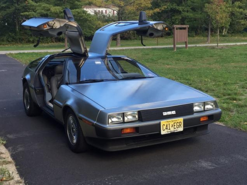 DeLorean DMC-12