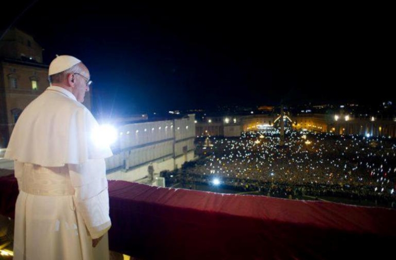 Pope Francis with crowd outside Vatican