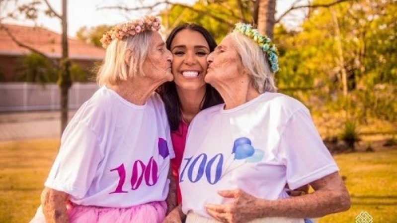 Photographer Camila Lima with Brazilian Twins 