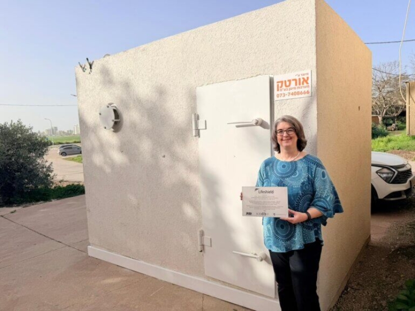 妮可·約德視察ICEJ捐贈的防空洞