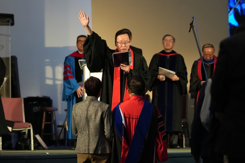 按立祝福禮中眾牧者同心差遣