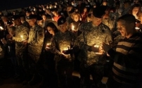 全美各地為德州軍事基地槍擊案祈禱