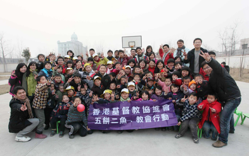 提前過春節 「薪火工程」受助學生與河南孤兒同歡樂