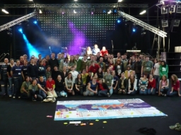 全球基督徒青年爲世界受逼迫信徒懇切禱告