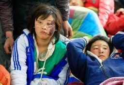 慈福行动十吨物资运抵玉树 呼吁支持为灾民带来希望