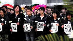 香港义工黄福荣玉树震中舍身救人感动神州