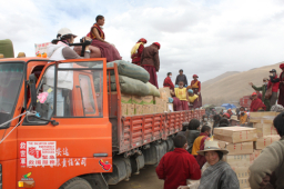 救世军6千张折床送青海灾民抗严寒