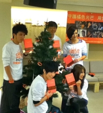 萧亚轩、吴建豪、小S响应：让每天都是圣诞节！