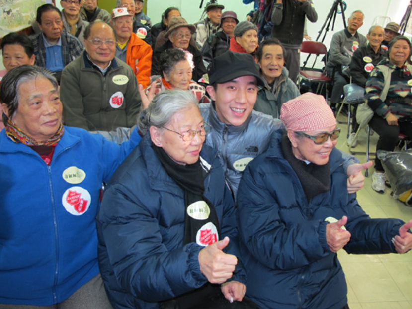 房祖名與救世軍寒冬送暖 同關注低收入長者