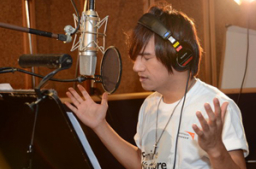 王宏恩王力宏演唱為東非饑荒籌款