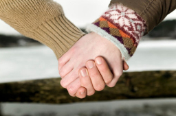 戀愛須慎重 逾半曾拍拖青年分手收場