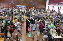 800多人沙田河畔擔水行 體驗艱辛多珍惜