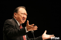 唐崇榮牧師談母親:神真的聽了她的禱告!