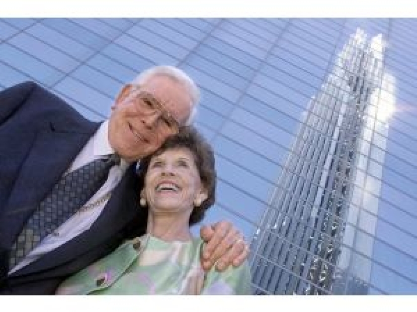 蕭律柏興訟 向水晶大教堂事工索償四千萬