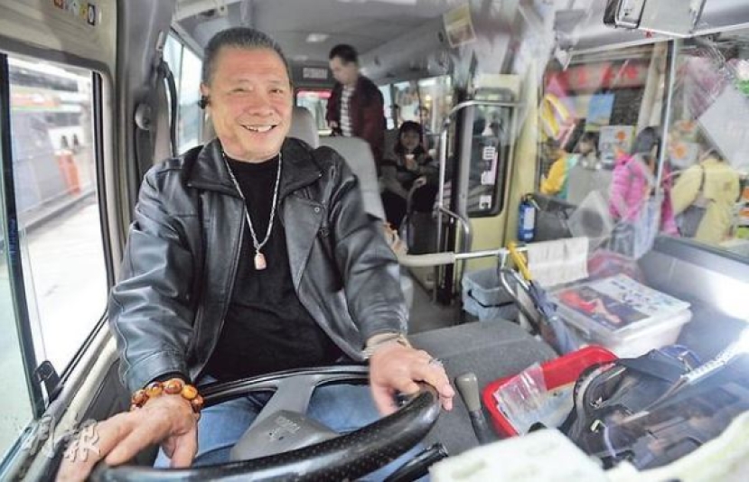 小巴「大佬」愛心義載長者全城「讚」