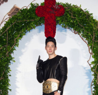 吴建豪新专辑发布会现场布置显基督教深意