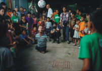 無肢力克遇著柬埔寨孤兒 展難忘之旅