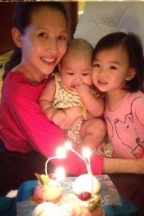 蔡少芬與愛女三人合照幸福滿瀉
