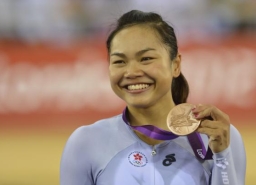 女车神李慧思战胜抑郁　全运夺金再修神学