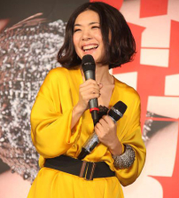 歌坛天后张清芳受洗成基督徒 开心有主作靠山