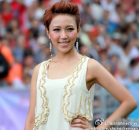 鍾舒漫：在主流樂壇為主發亮