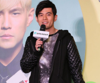 周杰倫爭做慈善天王 接力認養逾千學童