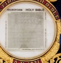 月球聖經拍賣7.5萬美金 被稱最珍稀「書本」