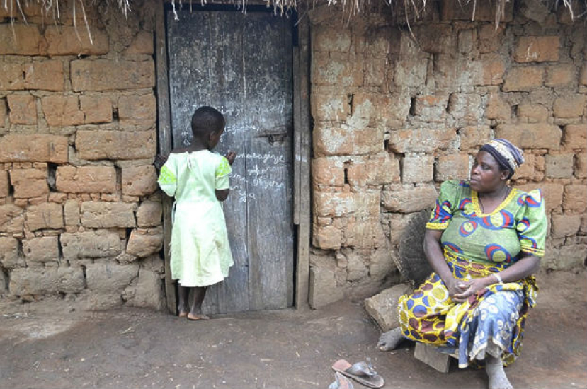 宣明會在布隆迪提倡閱讀 農村女孩喜學寫字
