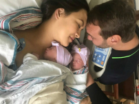 生命鬥士力克雙胞胎女兒出世:「感謝神的雙重祝福!」