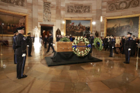 葛培理靈柩安放國會供瞻仰 墓誌銘：主耶穌基督福音傳道人