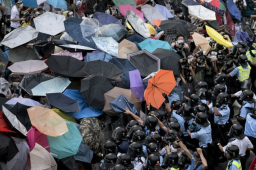 以愛克服政治傷痛 劉進圖：定睛看耶穌