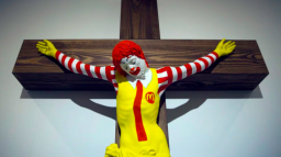 「麥當勞叔叔釘十字架」雕塑惹爭議 博物館不顧作者意願堅持展出