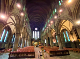 英國變種病毒個案急升 蘇格蘭教堂關閉英格蘭開放