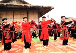 神蹟治癒信主 越南牧師駕摩托車牧養山區二百家庭