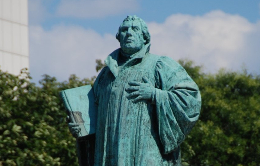 講座論信義宗政教關係：「上帝一國兩治」屬靈屬世並行