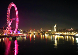 新冠病毒奪12萬英人 全國反思日燭光悼念逝者