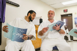 監獄團契10萬本《聖經》 全美贈送囚友