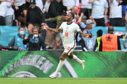 英格蘭入球功臣 兒時父親被謀殺:反對種族歧視