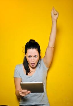 職場心理學提升工作質素:黃色締造創意