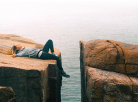 華福調查：逾6成青年躺平 生活疲累職場使命難行