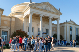 美國神學院面臨兩大危機：債務及神學教育貶值　　