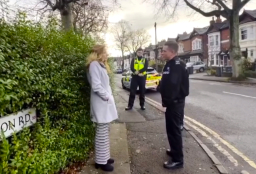 反墮胎人士診所祈禱遭逮捕