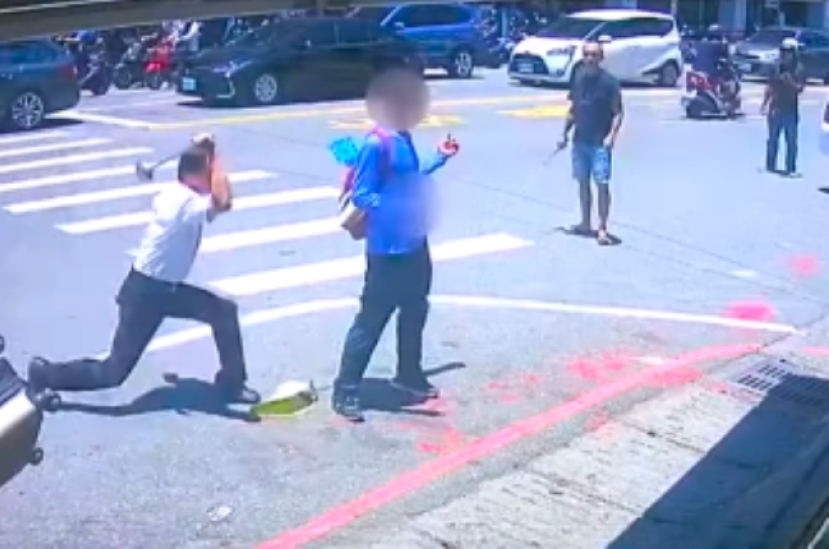 台東街頭隨機殺人 聖靈催逼基督徒父子：「趕快救她！」